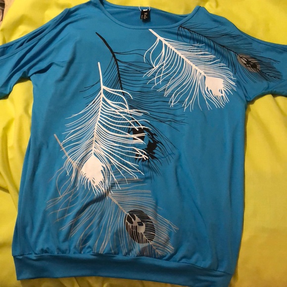 ❤️ Cold Shoulder Cute & Comfy Blouse ❤️ - Picture 3 of 4